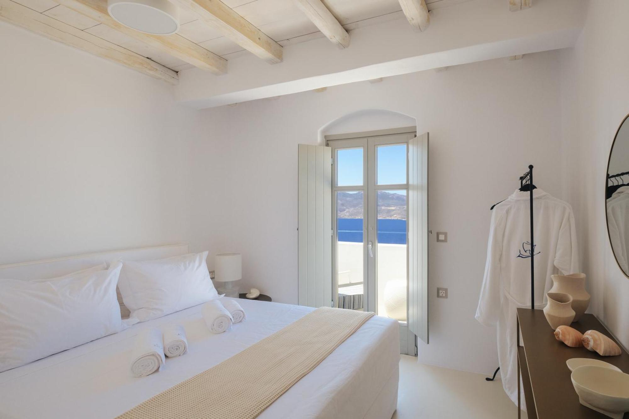 Odyssey Rock Milos Sunset Suites Plaka  Esterno foto