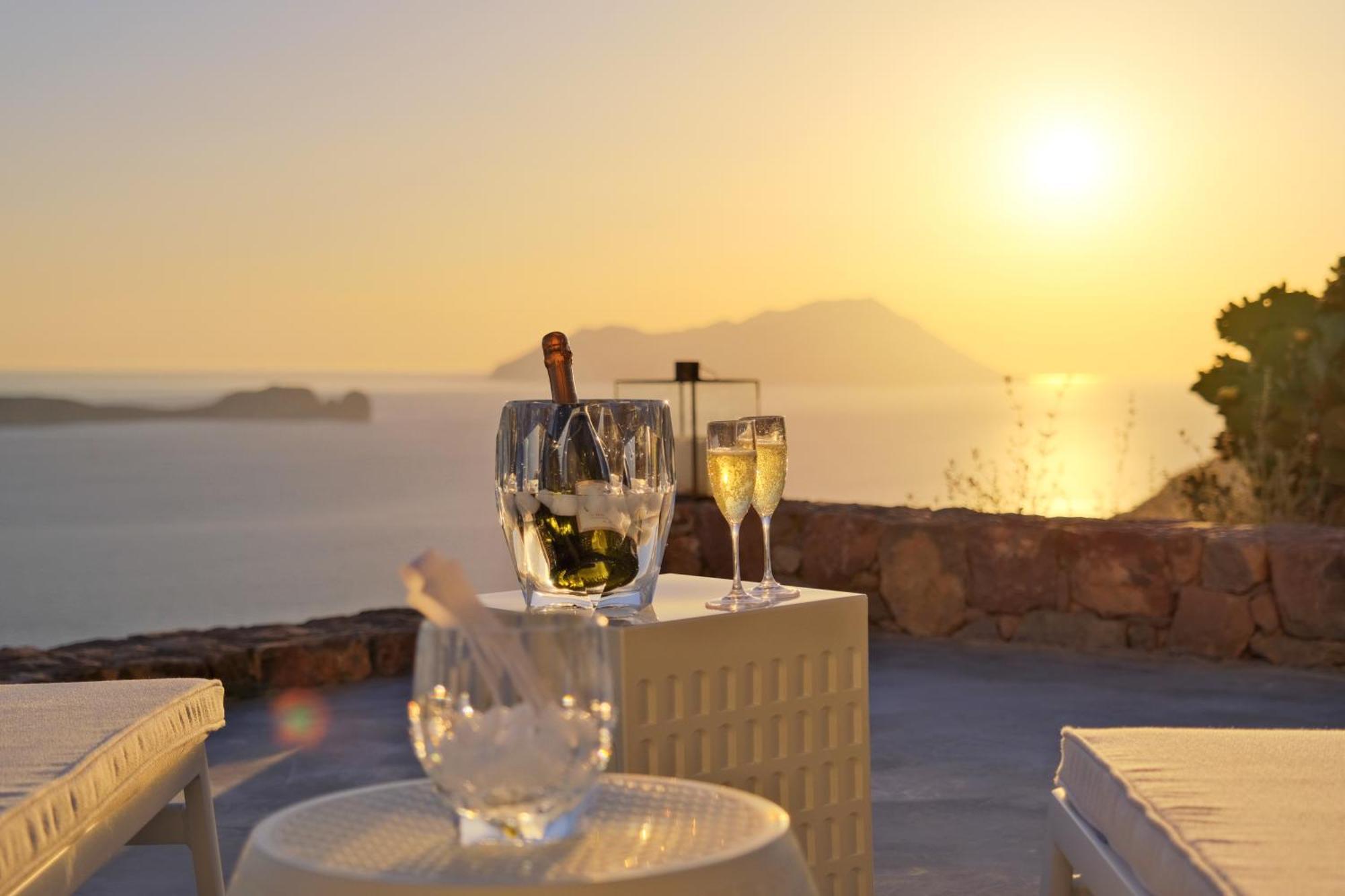 Odyssey Rock Milos Sunset Suites Plaka  Camera foto